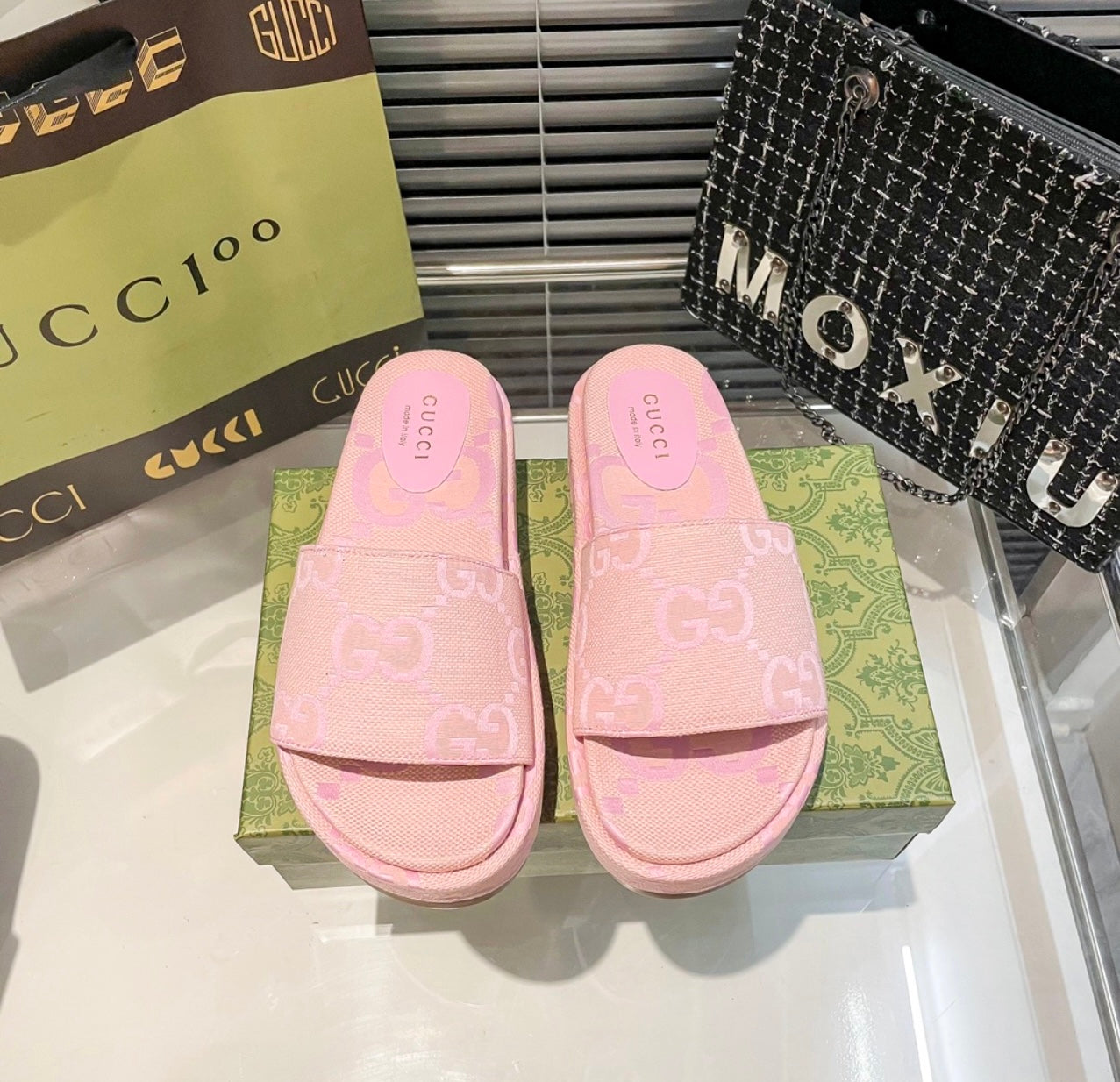 Pastel G Slides