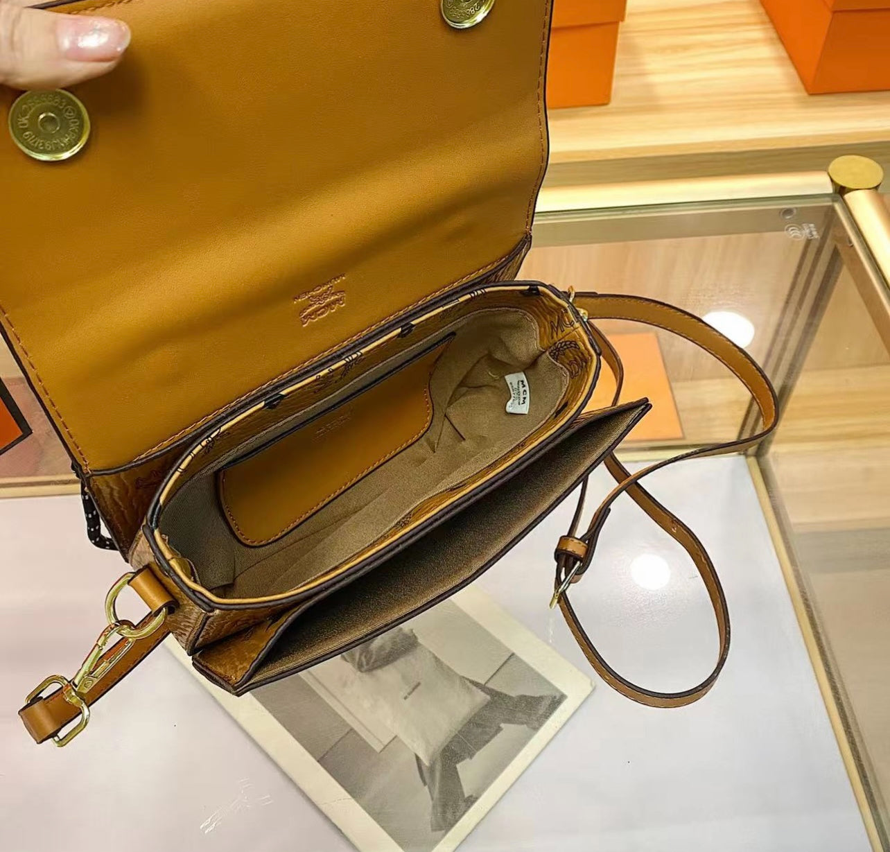 Box MC Crossbody